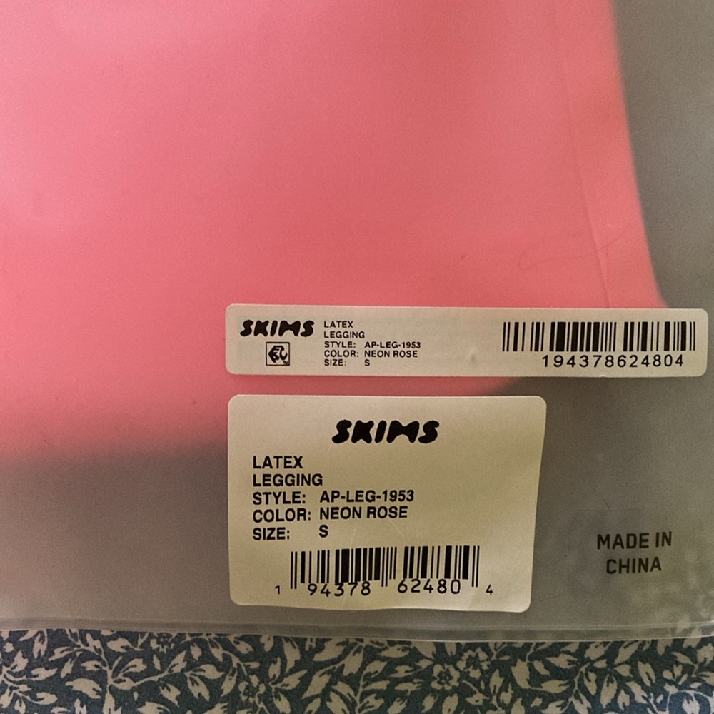 SKIMS Neon Pink High-Waisted Pants - Picture 5 of 7